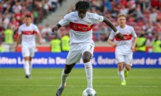 开云体育中国-关于斯图加特门将抵挡多次射门，拯救球队关键时刻的信息