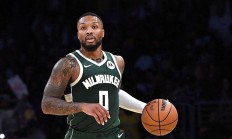 开云体育APP下载-北京队鏖战雄鹿，利拉德刷新纪录