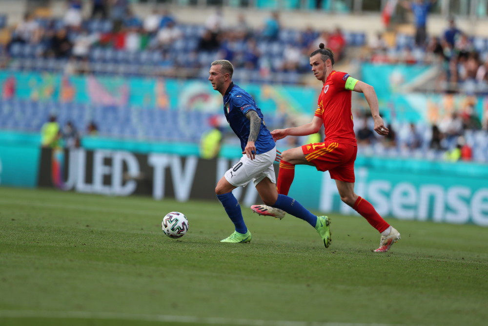 包含意大利三连胜，稳固欧洲预选赛领先地位的词条