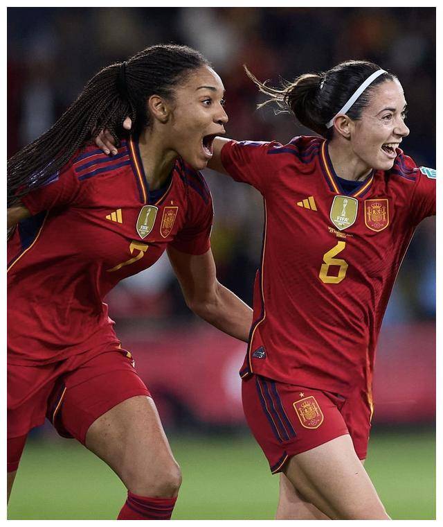 法国女足球员表现出众晋级巅峰 法国女足球员表现出众晋级巅峰