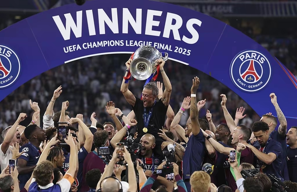 法国足球冠军联赛决赛进行中，胜负悬念难料的简单介绍