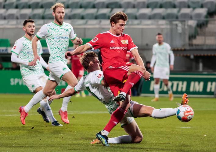 包含慕尼黑将在客场对阵柏林联盟，士气高昂的词条