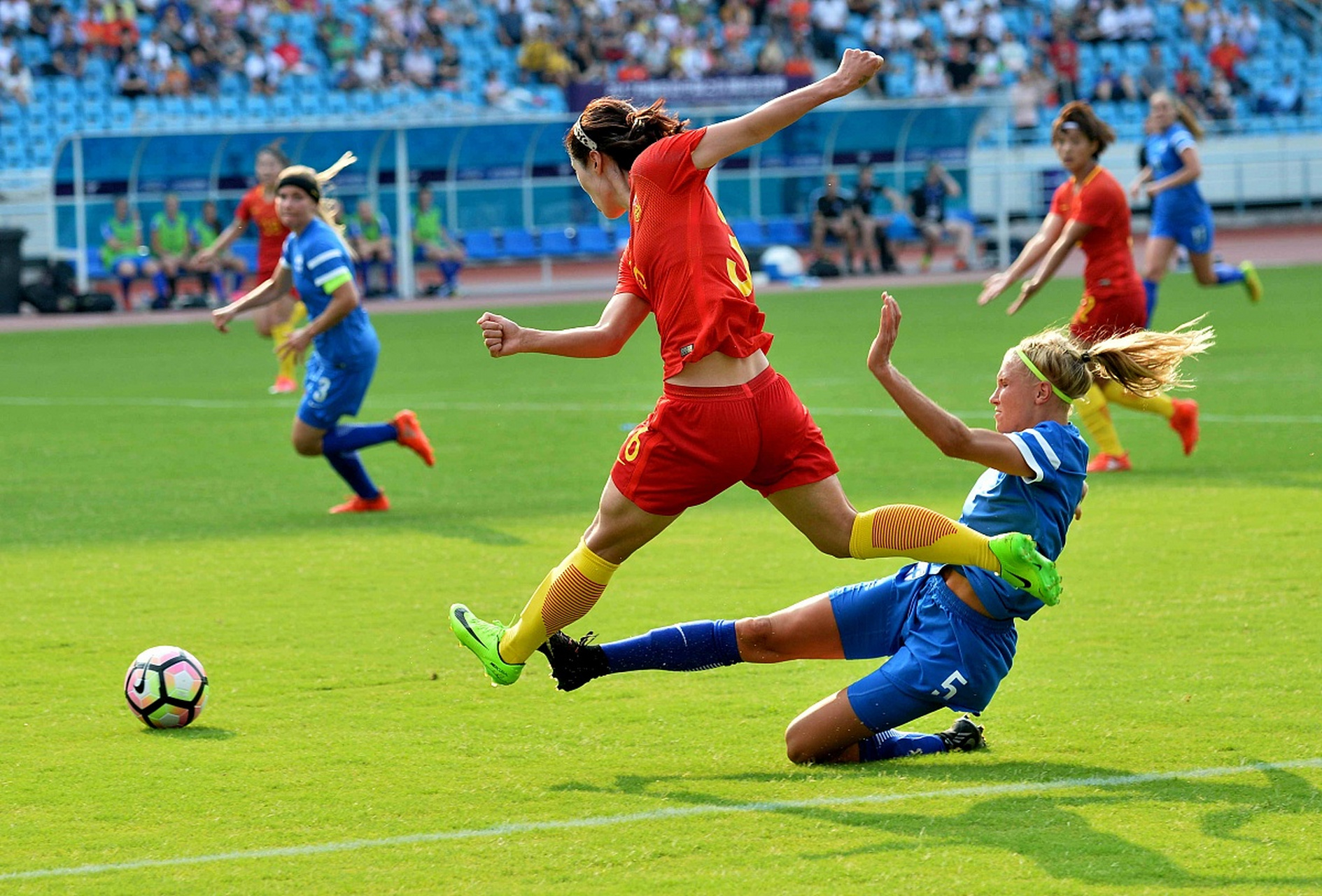 关于女足比赛瞩目之时见证传奇的信息