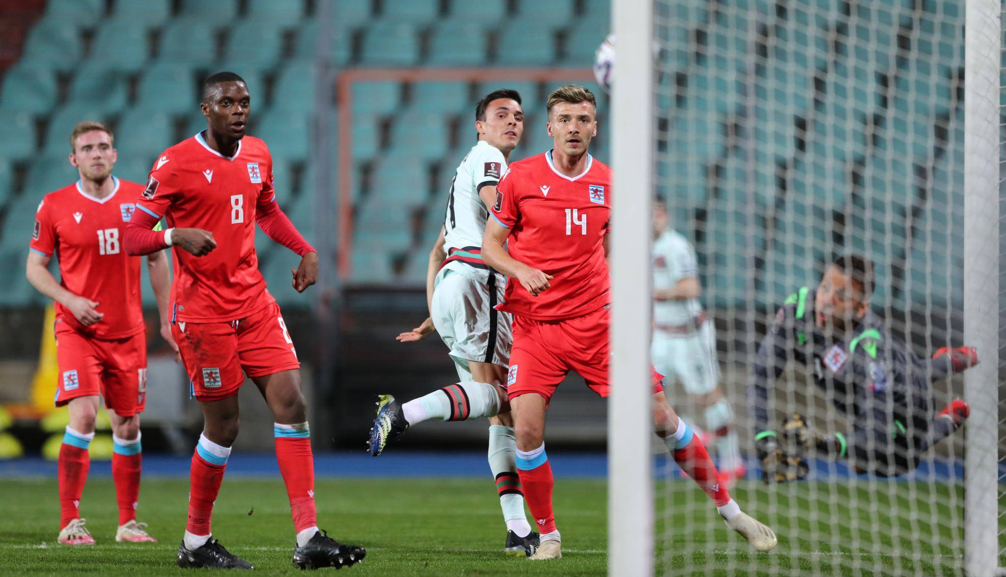 球员们在比赛中展现的自信与实力