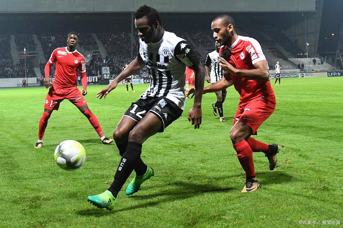 圣埃蒂安进攻乏力，险些跌入降级区的简单介绍