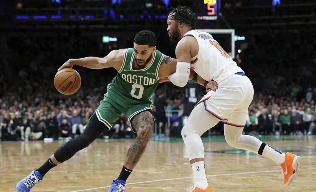 包含纽约尼克斯防守端表现引发球迷担忧的词条