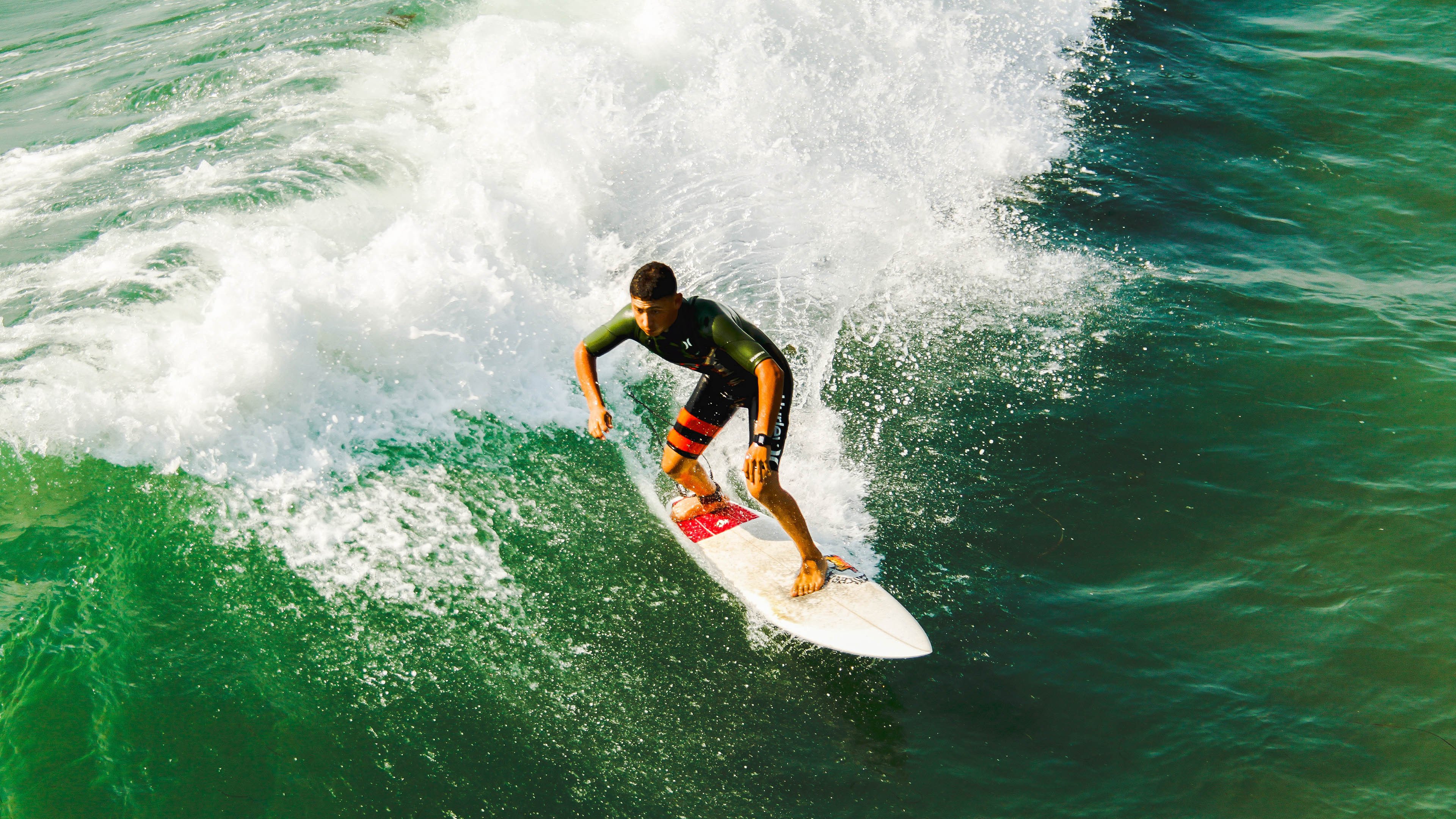 赛场传奇，英格兰队惊天逆转与张继科刷新纪录的双重震撼